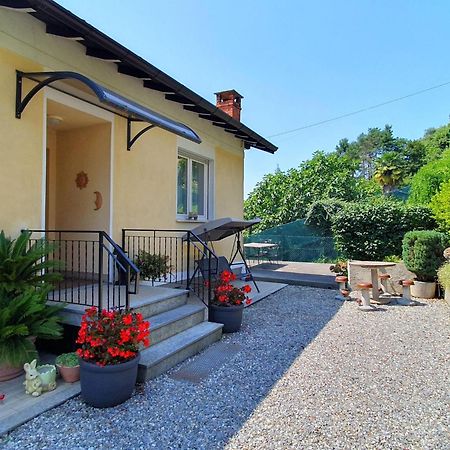 Villa With Enchanting Garden Overlooking The Lake Luino Exterior foto