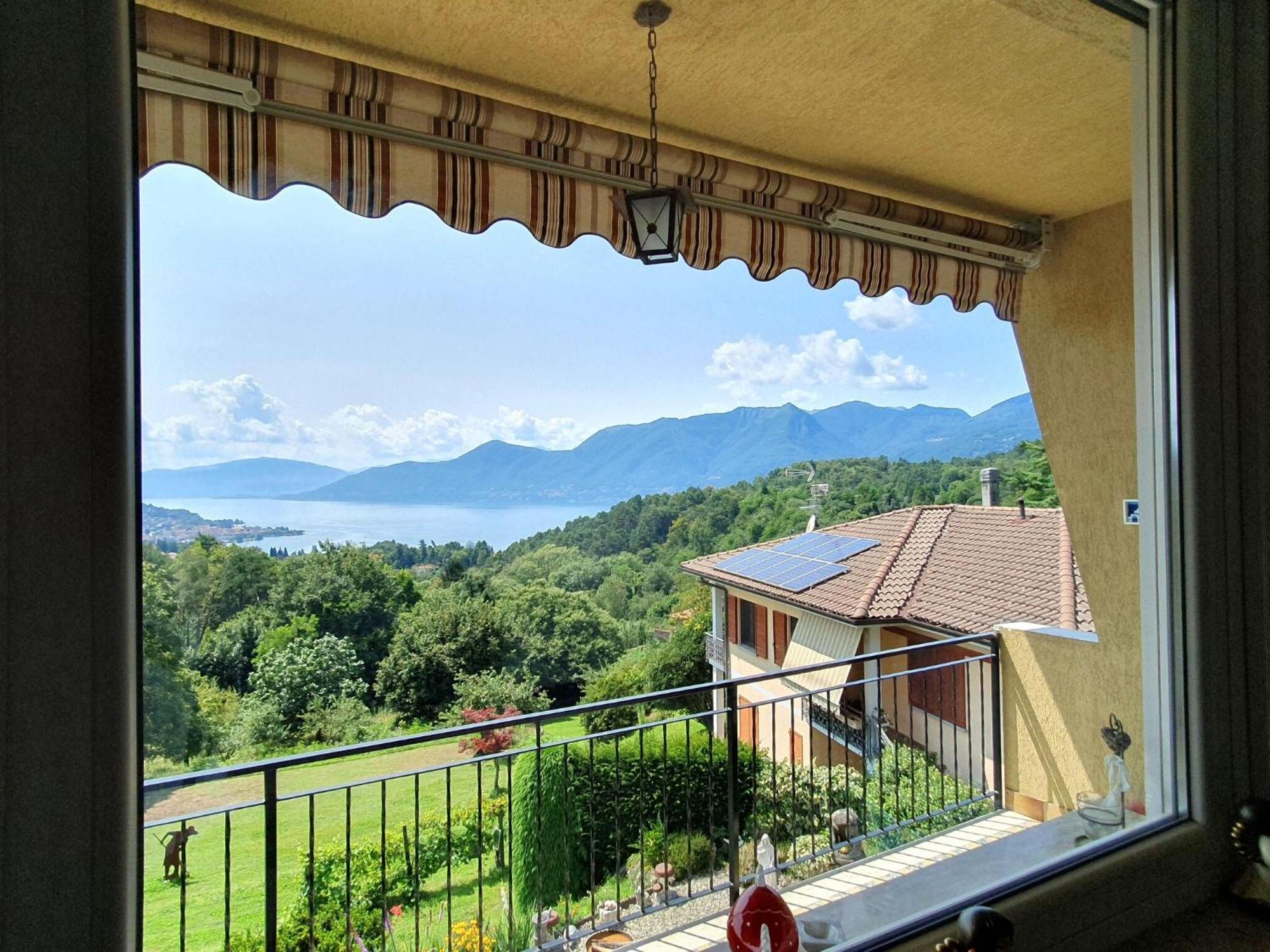 Villa With Enchanting Garden Overlooking The Lake Luino Exterior foto