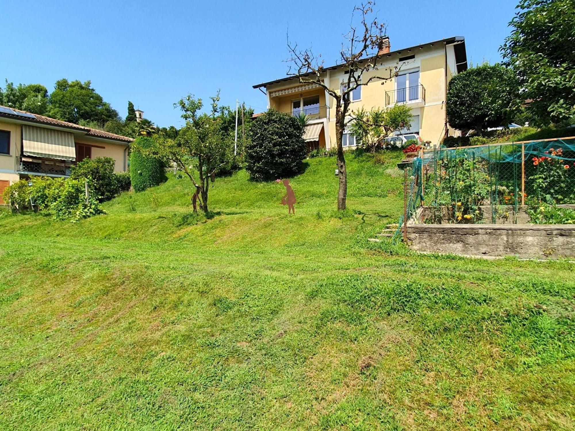 Villa With Enchanting Garden Overlooking The Lake Luino Exterior foto