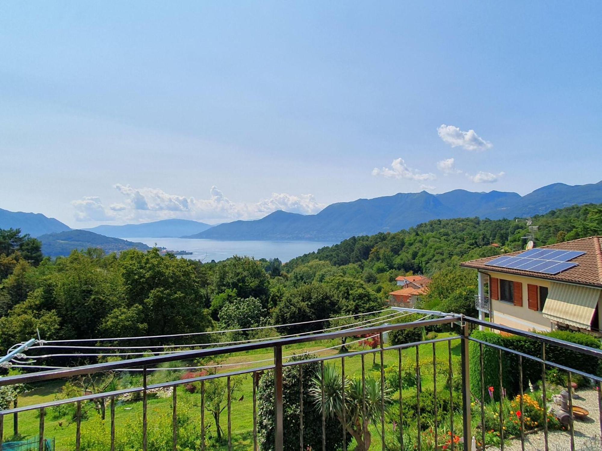 Villa With Enchanting Garden Overlooking The Lake Luino Exterior foto