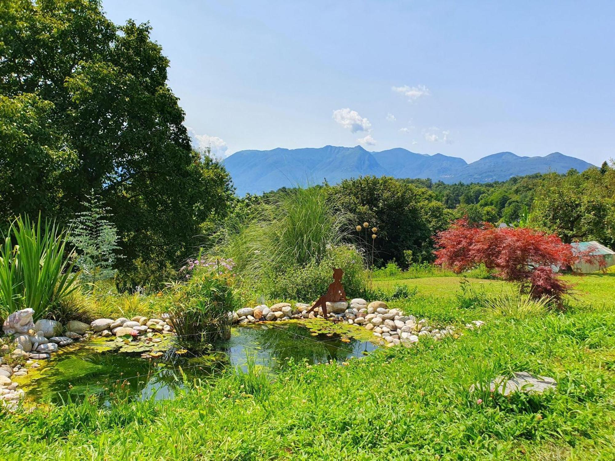 Villa With Enchanting Garden Overlooking The Lake Luino Exterior foto